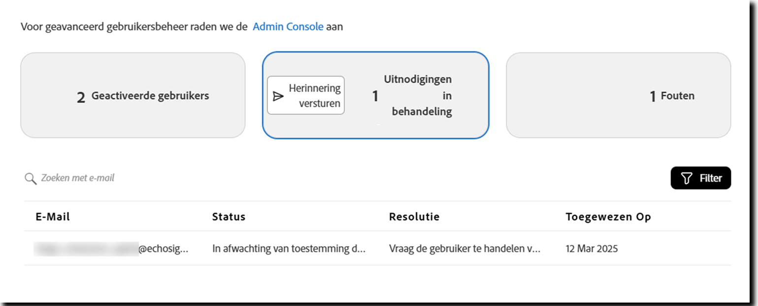 De pagina Gebruikers met de weergave Uitnodigingen in behandeling